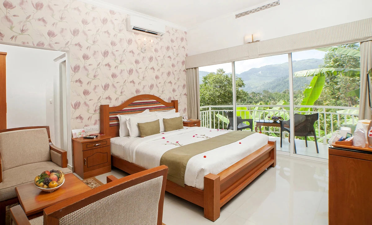🌿 Munnar Tour Package for Couples | Gift a Romantic Hill Escape